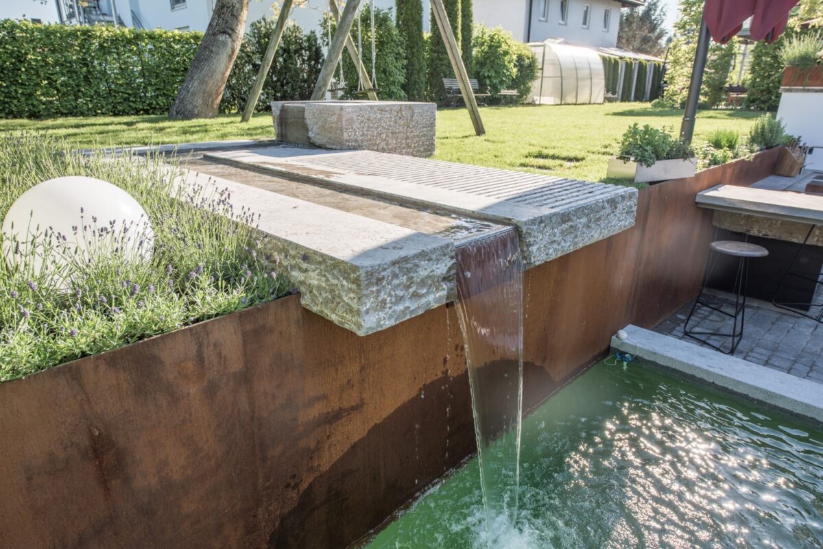 Dekorativer Wasserlauf-fuer-deinen-wohlfuehlgarten